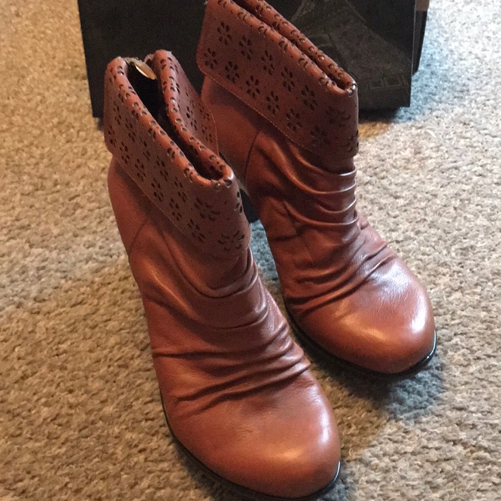 Womens size 8.5 J-41 Romance Design Leather Boots